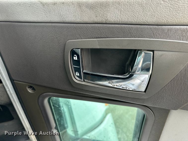 image for item EG1377 2012 Kenworth  T370 box truck