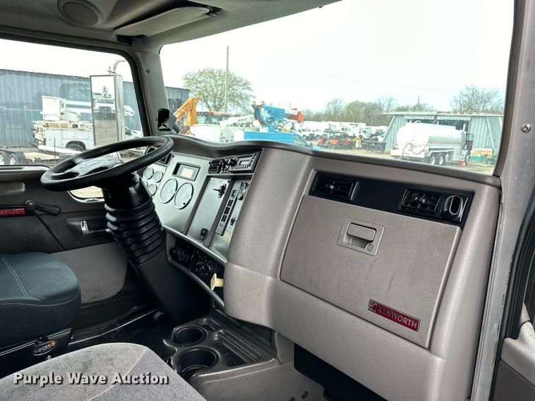 image for item EG1377 2012 Kenworth  T370 box truck