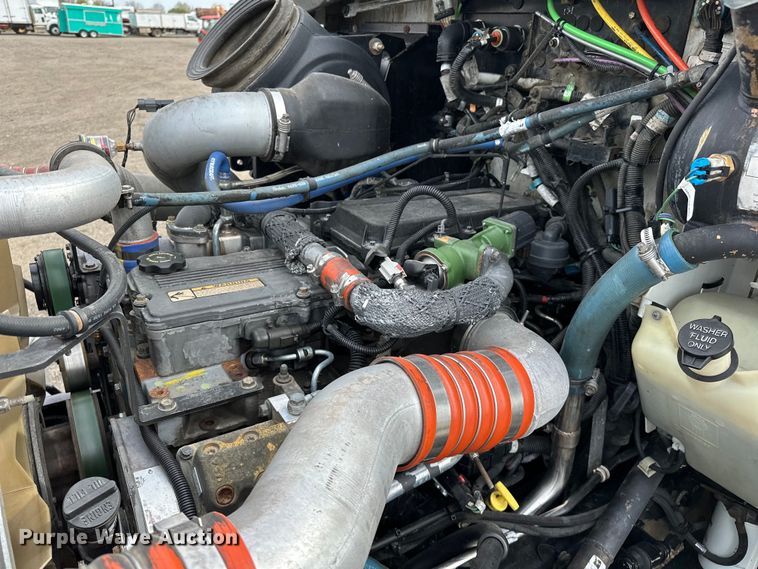 image for item EG1377 2012 Kenworth  T370 box truck