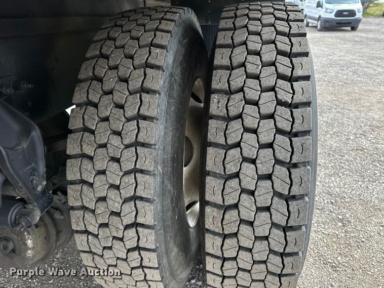 image for item EG1377 2012 Kenworth  T370 box truck