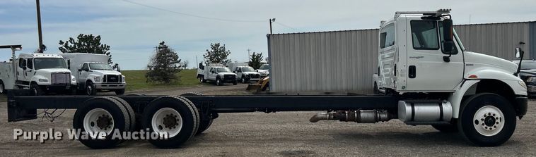 image for item EG1402 2010 International  Durastar 4400 truck cab and chassis