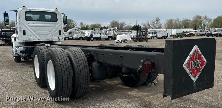 image for item EG1402 2010 International  Durastar 4400 truck cab and chassis