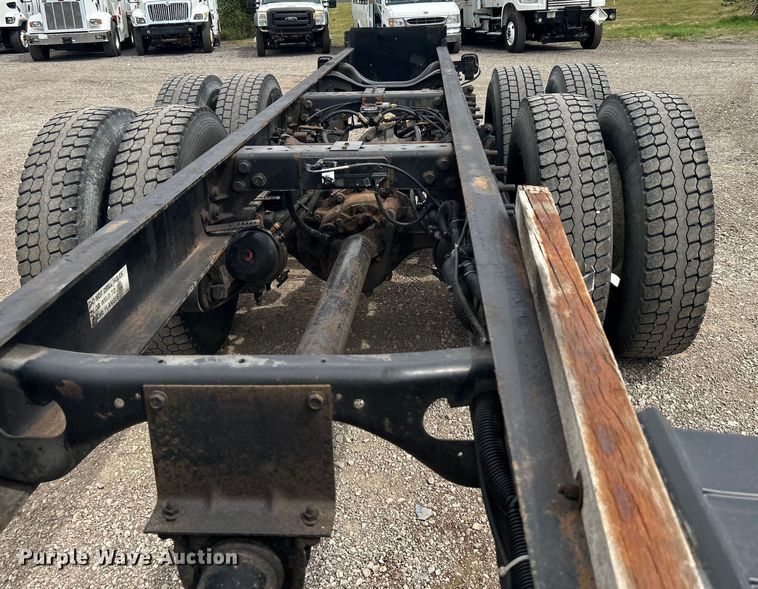 image for item EG1402 2010 International  Durastar 4400 truck cab and chassis