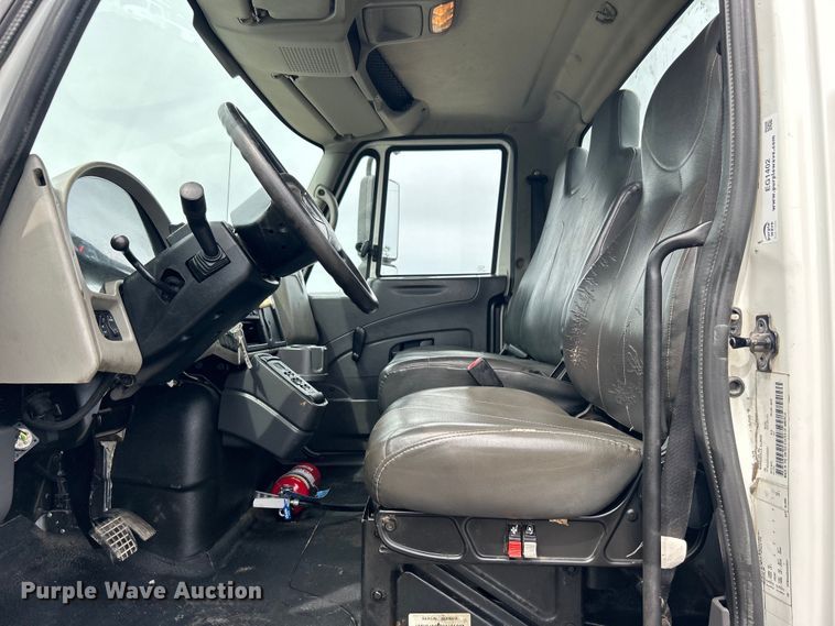 image for item EG1402 2010 International  Durastar 4400 truck cab and chassis