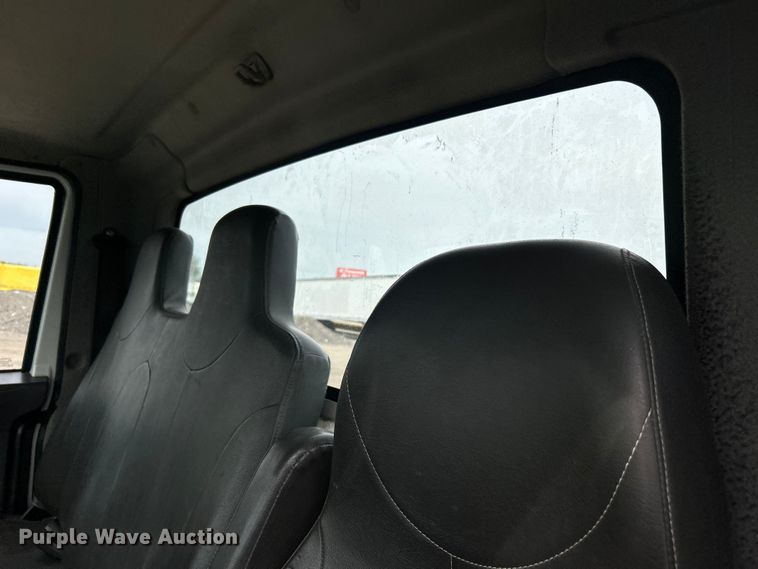 image for item EG1402 2010 International  Durastar 4400 truck cab and chassis