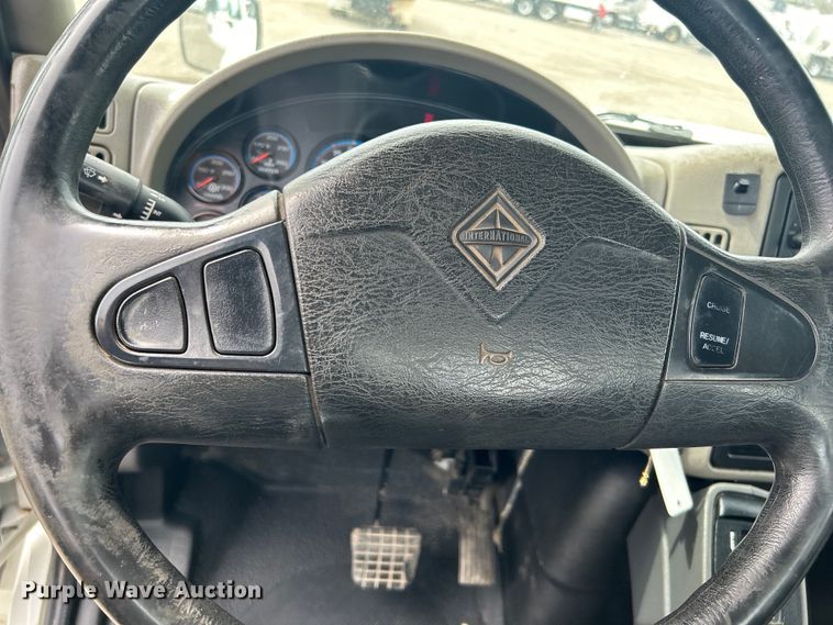 image for item EG1402 2010 International  Durastar 4400 truck cab and chassis