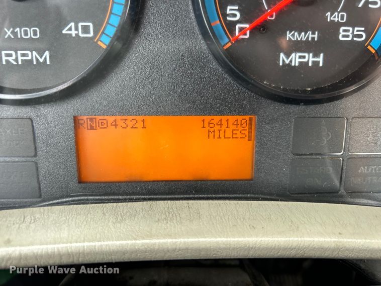 image for item EG1402 2010 International  Durastar 4400 truck cab and chassis