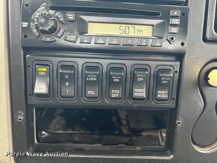 image for item EG1402 2010 International  Durastar 4400 truck cab and chassis