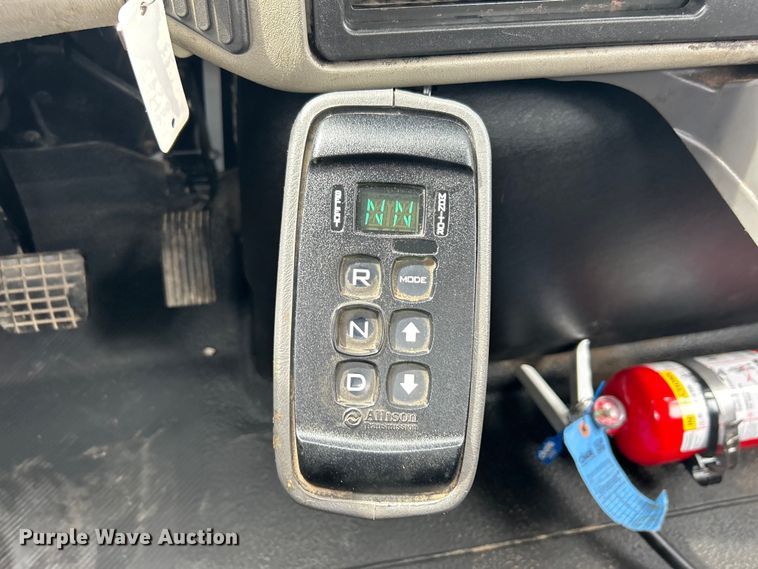 image for item EG1402 2010 International  Durastar 4400 truck cab and chassis