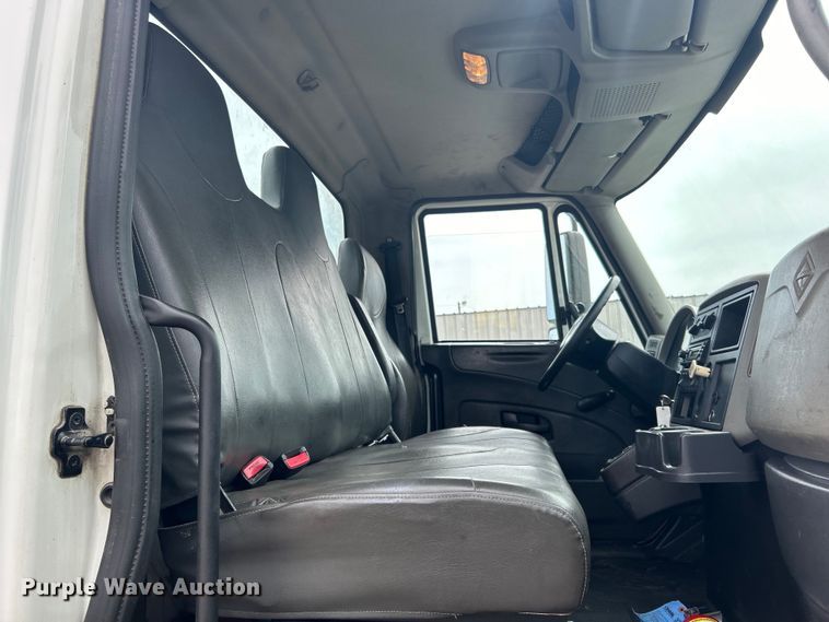 image for item EG1402 2010 International  Durastar 4400 truck cab and chassis