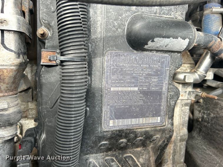 image for item EG1402 2010 International  Durastar 4400 truck cab and chassis