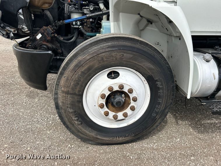 image for item EG1402 2010 International  Durastar 4400 truck cab and chassis