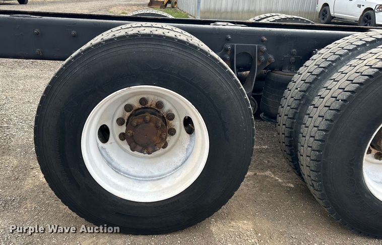 image for item EG1402 2010 International  Durastar 4400 truck cab and chassis