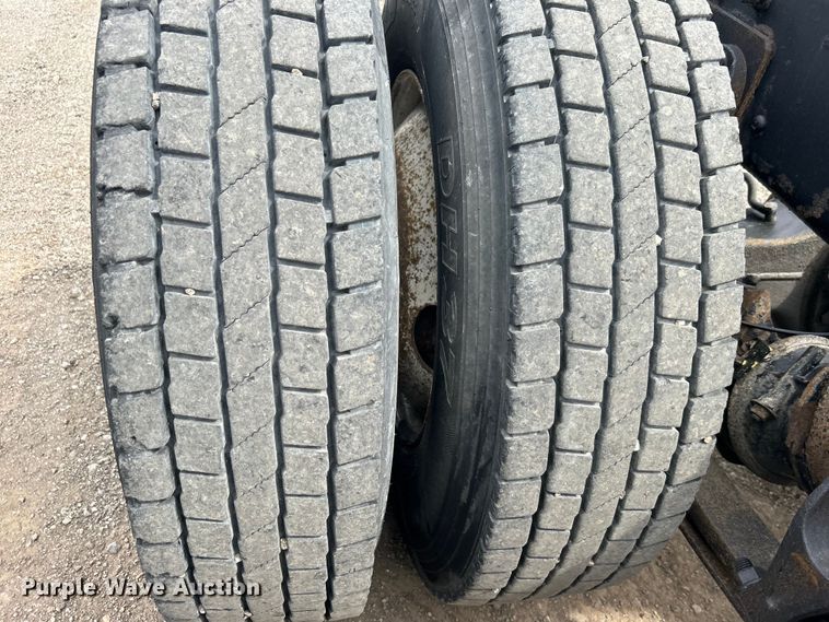 image for item EG1402 2010 International  Durastar 4400 truck cab and chassis