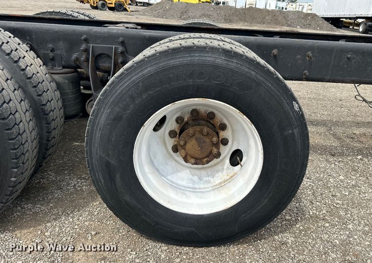 image for item EG1402 2010 International  Durastar 4400 truck cab and chassis