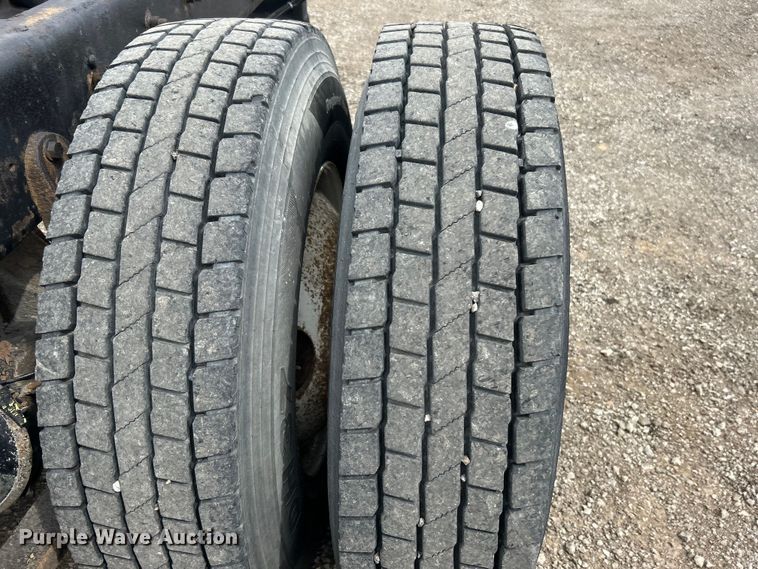 image for item EG1402 2010 International  Durastar 4400 truck cab and chassis