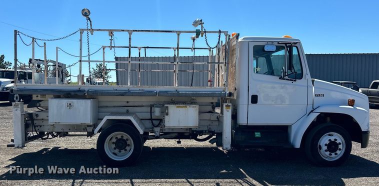 image for item EG1426 1998 Freightliner  FL50 scissor lift truck 