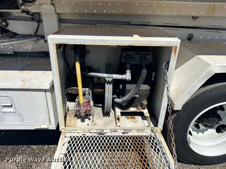 image for item EG1426 1998 Freightliner  FL50 scissor lift truck 