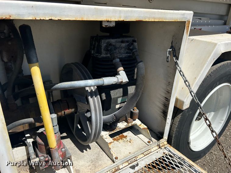 image for item EG1426 1998 Freightliner  FL50 scissor lift truck 