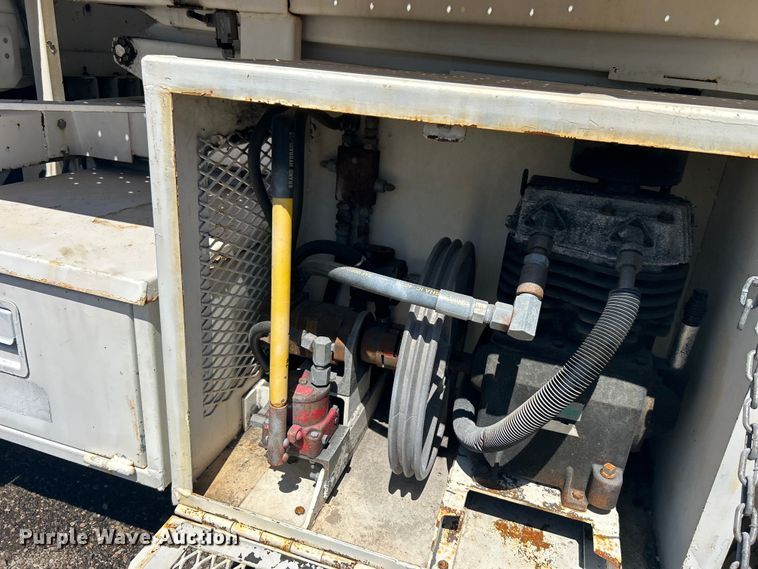image for item EG1426 1998 Freightliner  FL50 scissor lift truck 