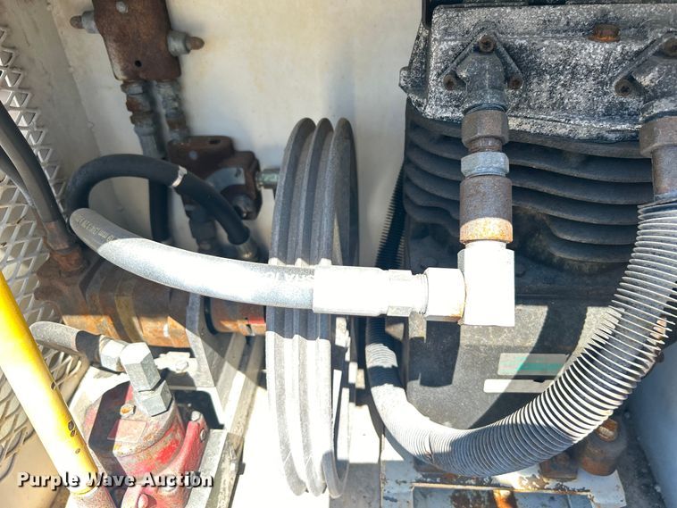 image for item EG1426 1998 Freightliner  FL50 scissor lift truck 
