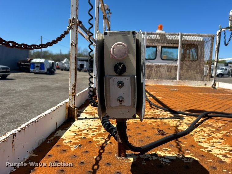 image for item EG1426 1998 Freightliner  FL50 scissor lift truck 