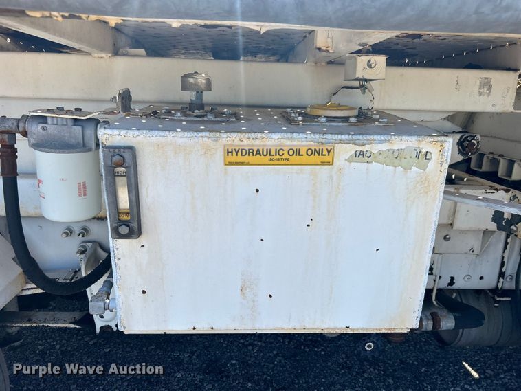 image for item EG1426 1998 Freightliner  FL50 scissor lift truck 