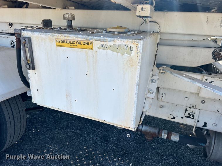 image for item EG1426 1998 Freightliner  FL50 scissor lift truck 
