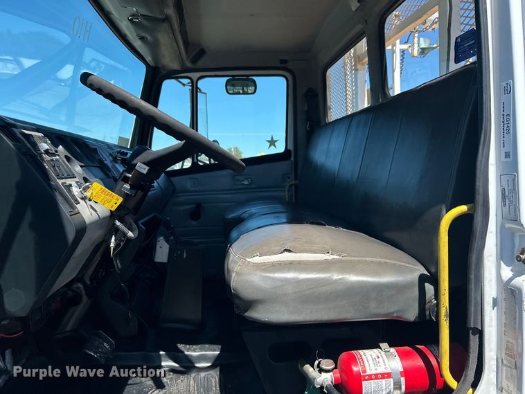 image for item EG1426 1998 Freightliner  FL50 scissor lift truck 