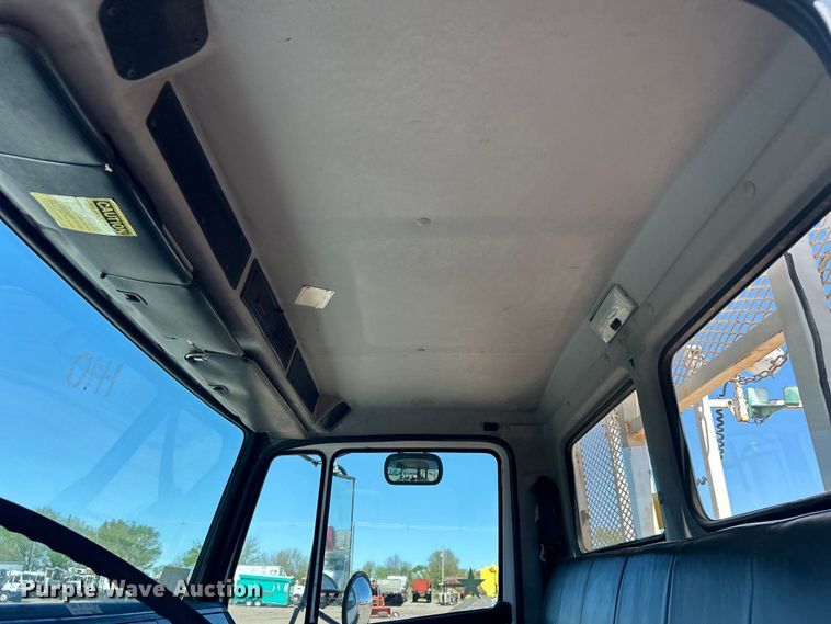 image for item EG1426 1998 Freightliner  FL50 scissor lift truck 