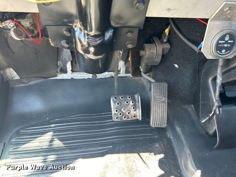 image for item EG1426 1998 Freightliner  FL50 scissor lift truck 