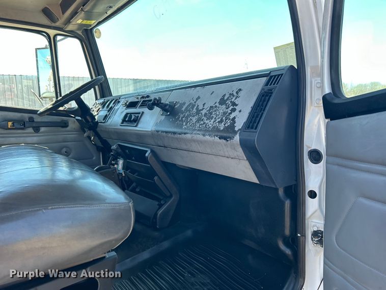 image for item EG1426 1998 Freightliner  FL50 scissor lift truck 