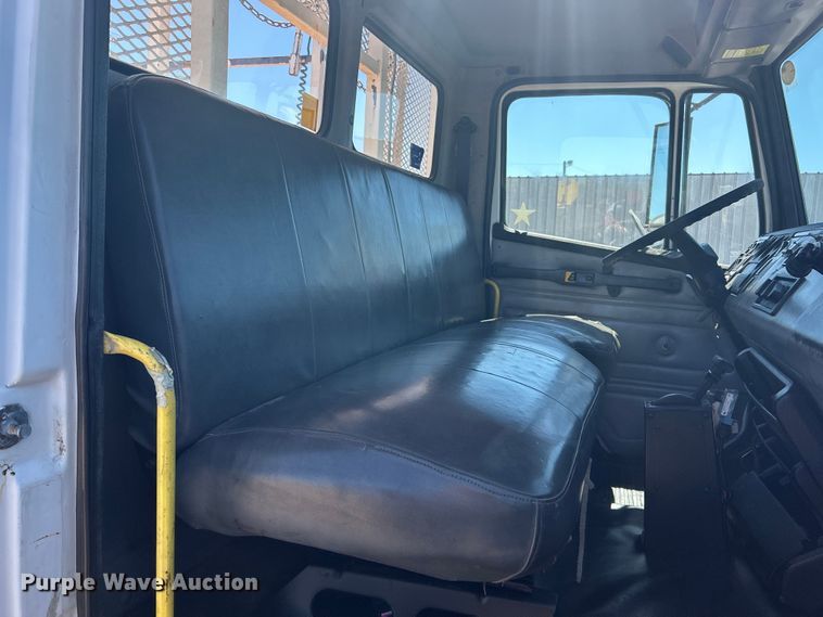 image for item EG1426 1998 Freightliner  FL50 scissor lift truck 