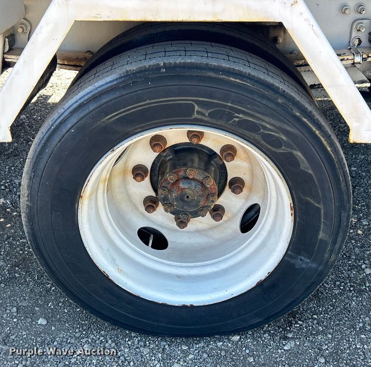 image for item EG1426 1998 Freightliner  FL50 scissor lift truck 