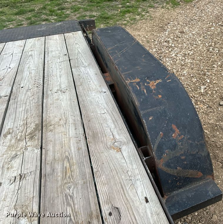 image for item EH6666 2003 UMFG equipment trailer