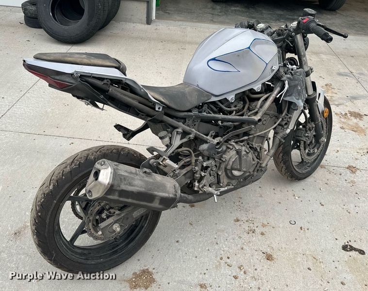 image for item EH6667 2023 Kawasaki EX400 motorcycle