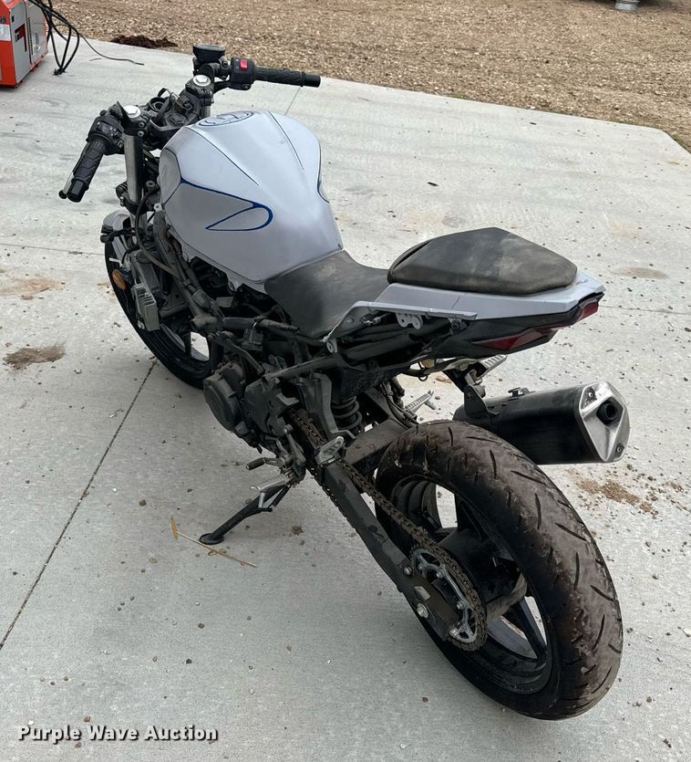 image for item EH6667 2023 Kawasaki EX400 motorcycle