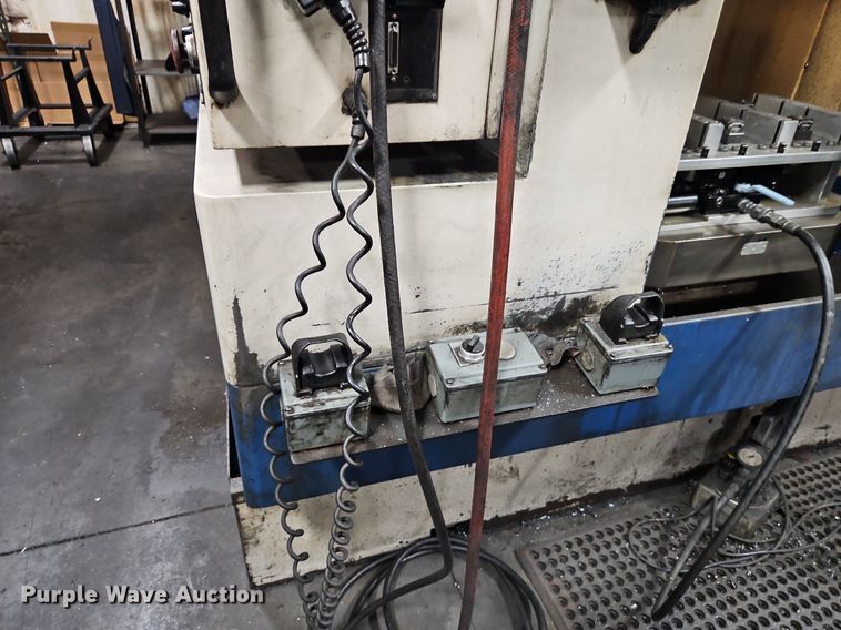 image for item EI3693 1999 Daewoo DMV-400 vertical milling machine