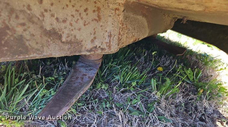 image for item EI3704 New Holland MC28 ZTR lawn mower