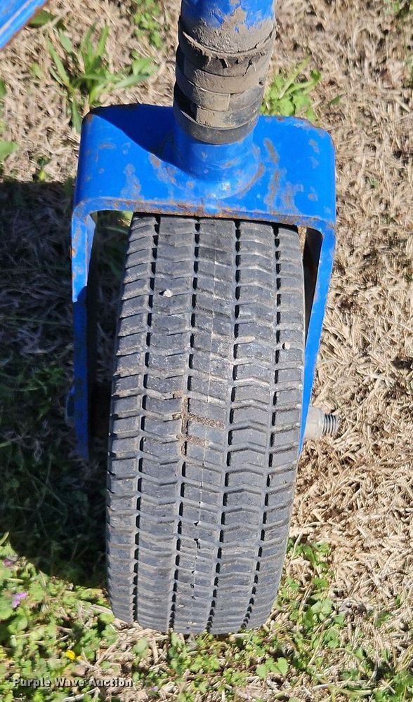 image for item EI3704 New Holland MC28 ZTR lawn mower