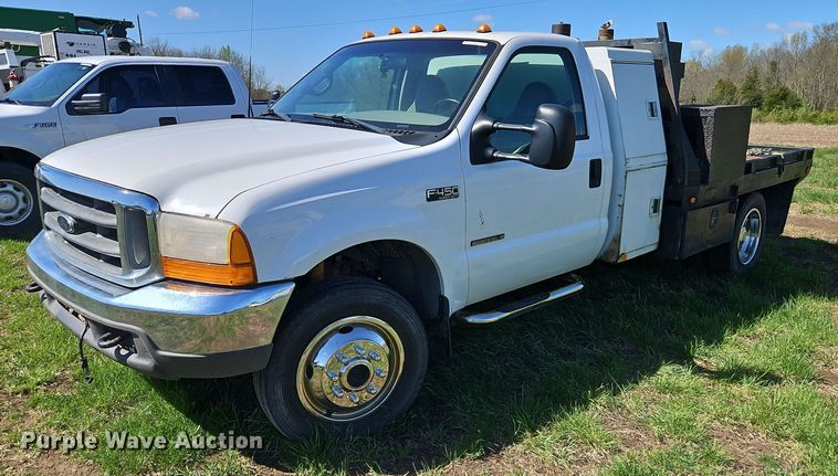image for item EI3711 2001 Ford F450 Super Duty XLT flatbed truck