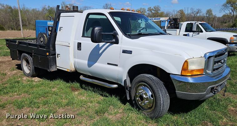 image for item EI3711 2001 Ford F450 Super Duty XLT flatbed truck