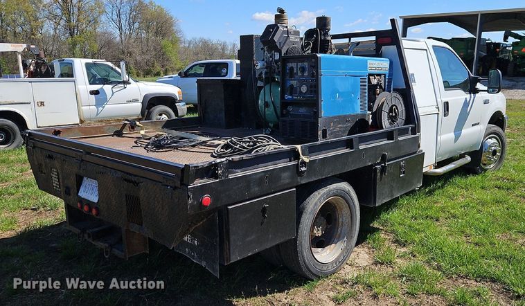 image for item EI3711 2001 Ford F450 Super Duty XLT flatbed truck