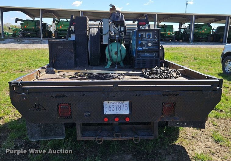 image for item EI3711 2001 Ford F450 Super Duty XLT flatbed truck