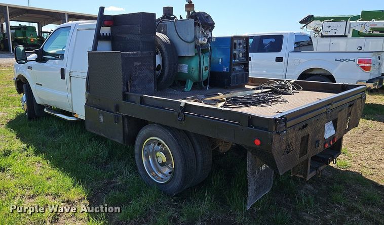 image for item EI3711 2001 Ford F450 Super Duty XLT flatbed truck