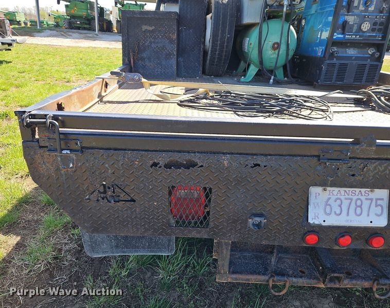 image for item EI3711 2001 Ford F450 Super Duty XLT flatbed truck