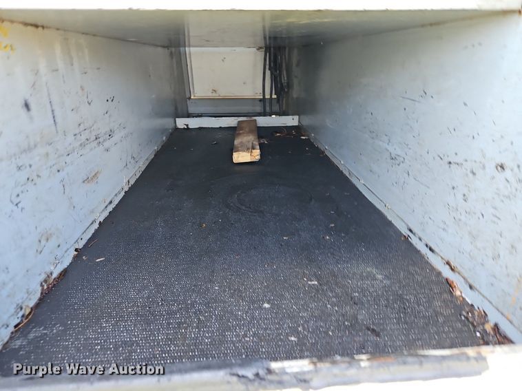 image for item EI3711 2001 Ford F450 Super Duty XLT flatbed truck