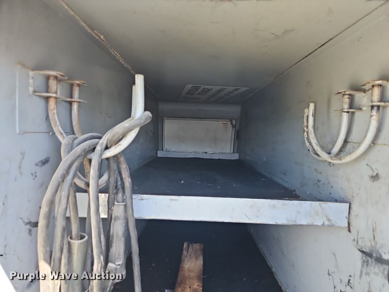 image for item EI3711 2001 Ford F450 Super Duty XLT flatbed truck