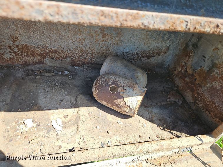 image for item EI3711 2001 Ford F450 Super Duty XLT flatbed truck