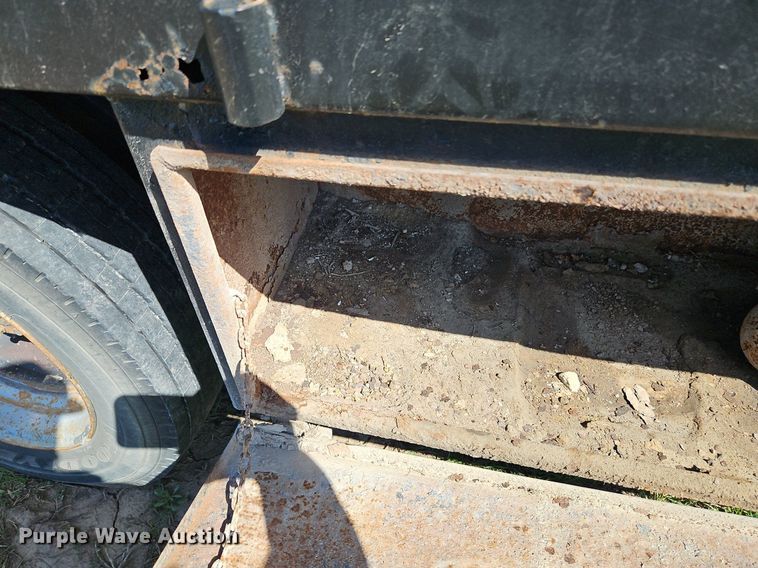 image for item EI3711 2001 Ford F450 Super Duty XLT flatbed truck